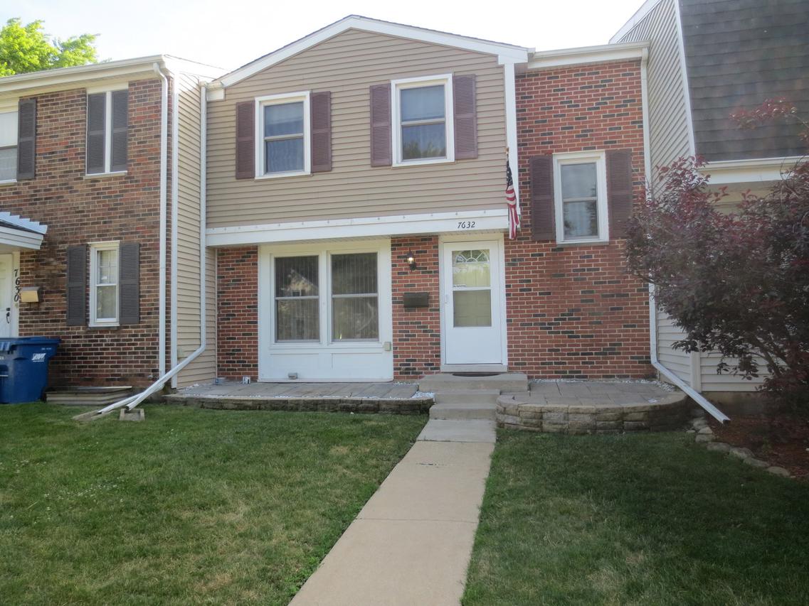 7632 Manchester Manor, Hanover Park, IL 60133
