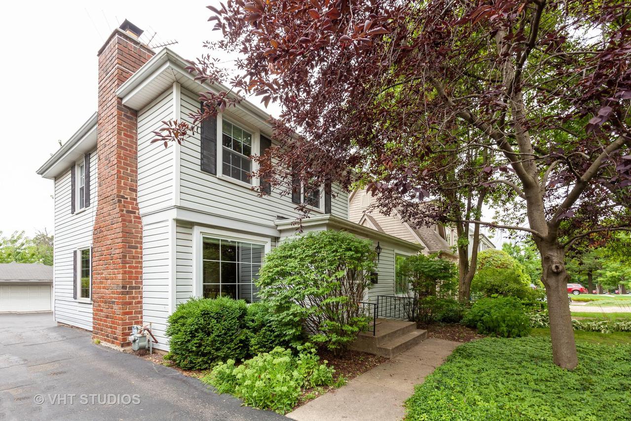 238 Holmes Ave., Clarendon Hills, IL 60514