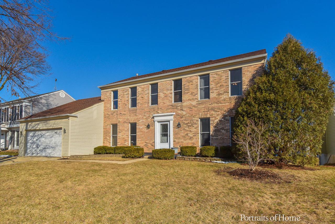 705 Hickory Ln., Carol Stream, IL 60188