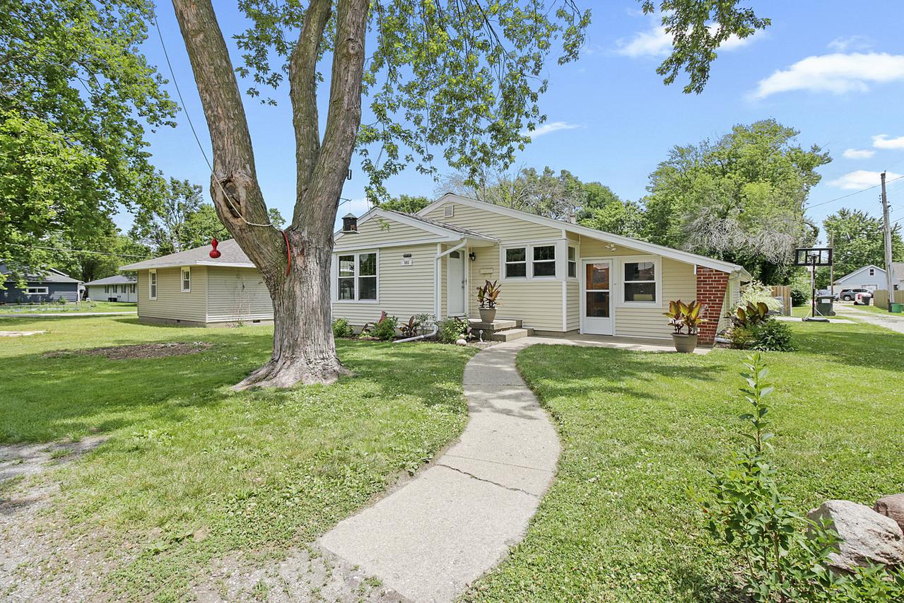 305 N Court St., Tuscola, IL 61953