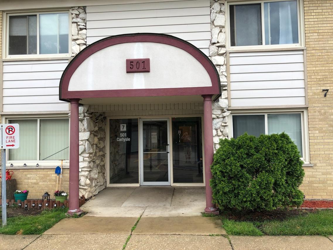 501 Carlysle Dr. #5, Clarendon Hills, IL 60514
