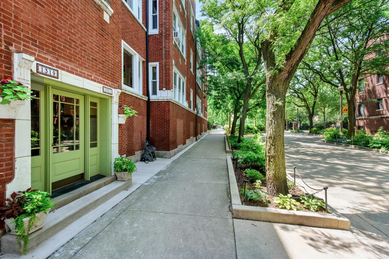1321 W Sunnyside Ave. #1, Chicago, IL 60640