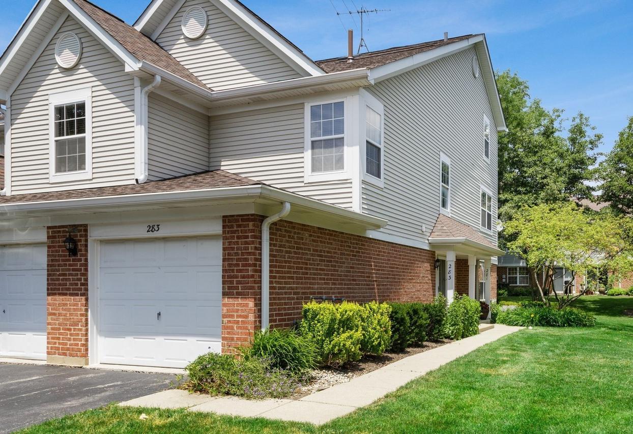 283 Regal Ct., Roselle, IL 60172