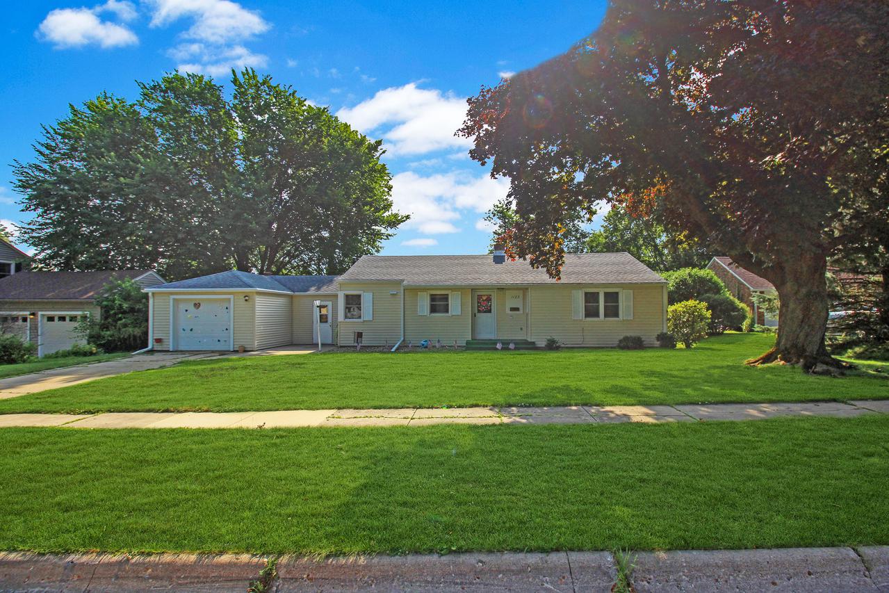 1123 S Stewart Ave., Freeport, IL 61032