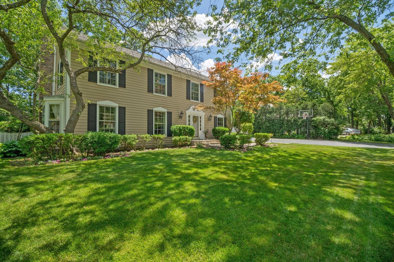 547 Meadowood Dr., Lake Forest, IL 60045