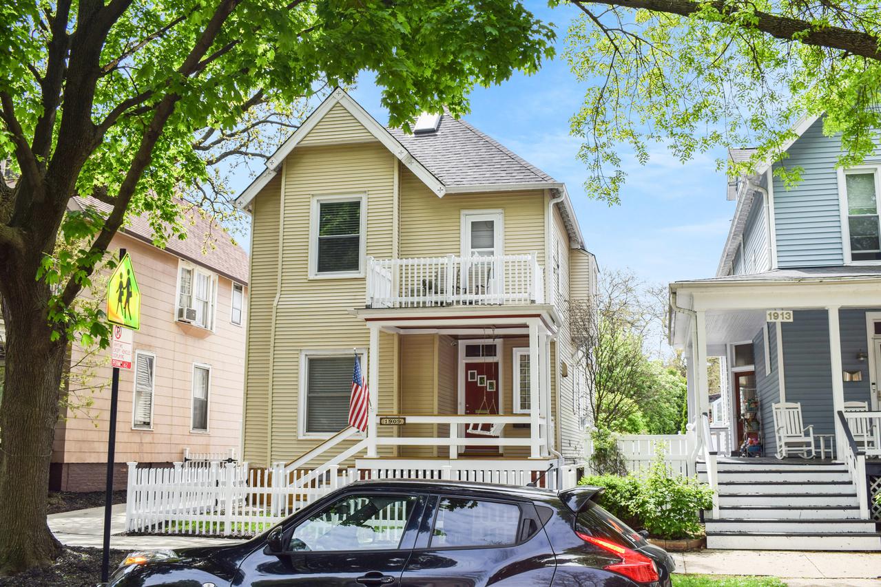 1909 W Leland Ave., Chicago, IL 60640