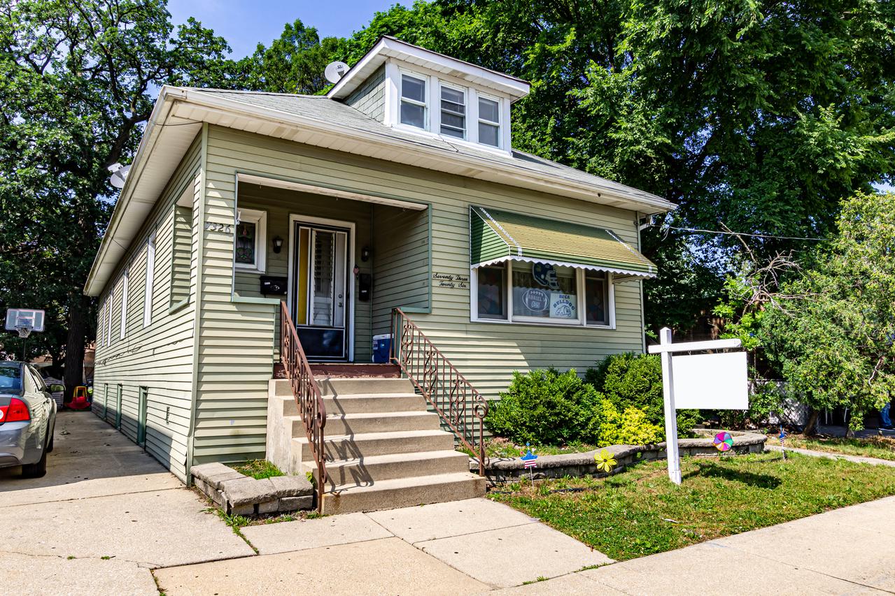 7326 39th St., Lyons, IL 60534