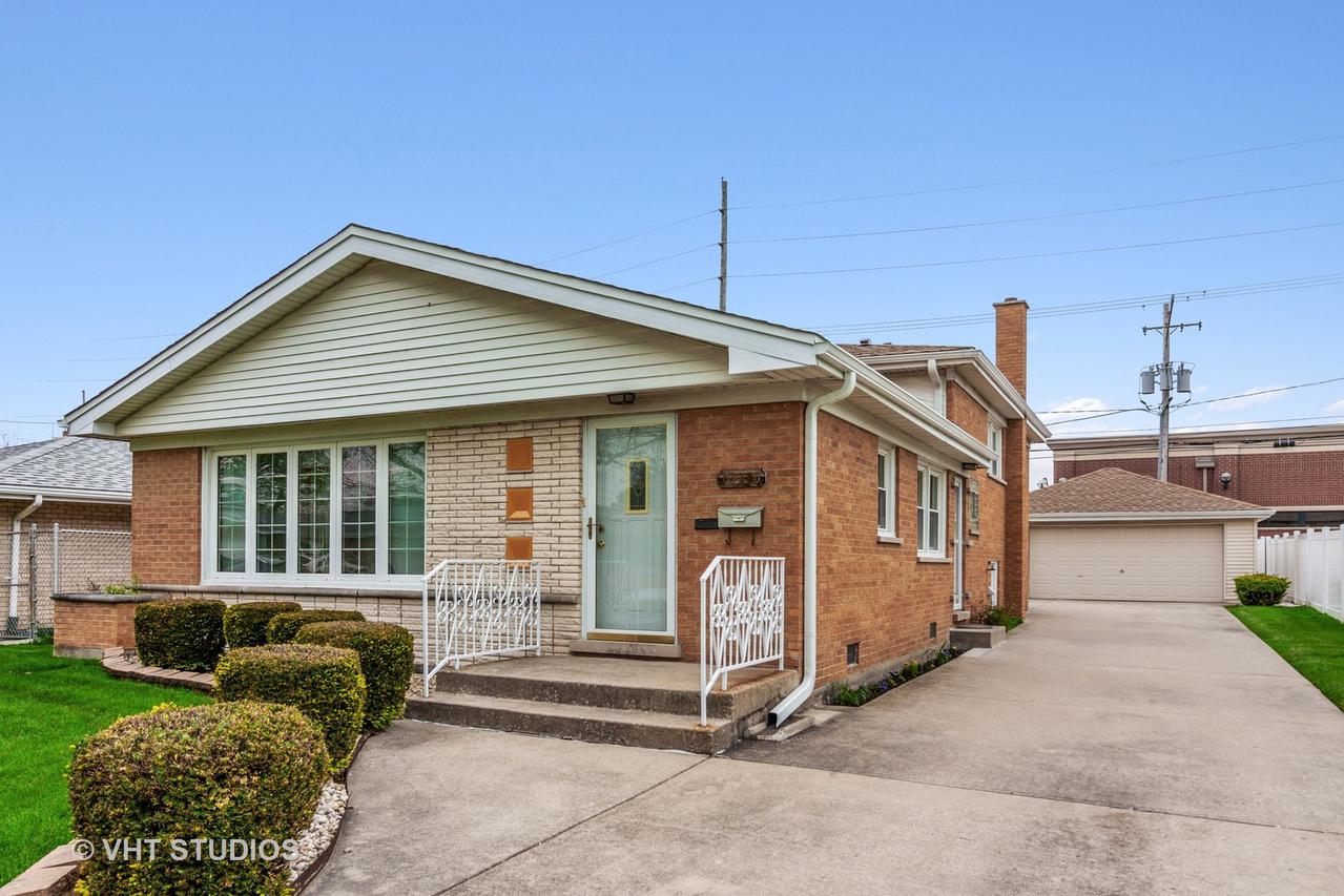 10335 Lacrosse Ave., Oak Lawn, IL 60453