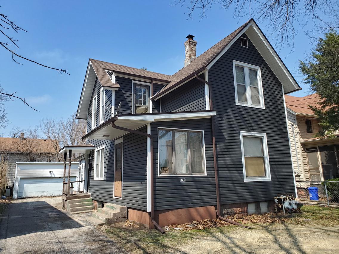 2215 8th St., Rockford, IL 61104