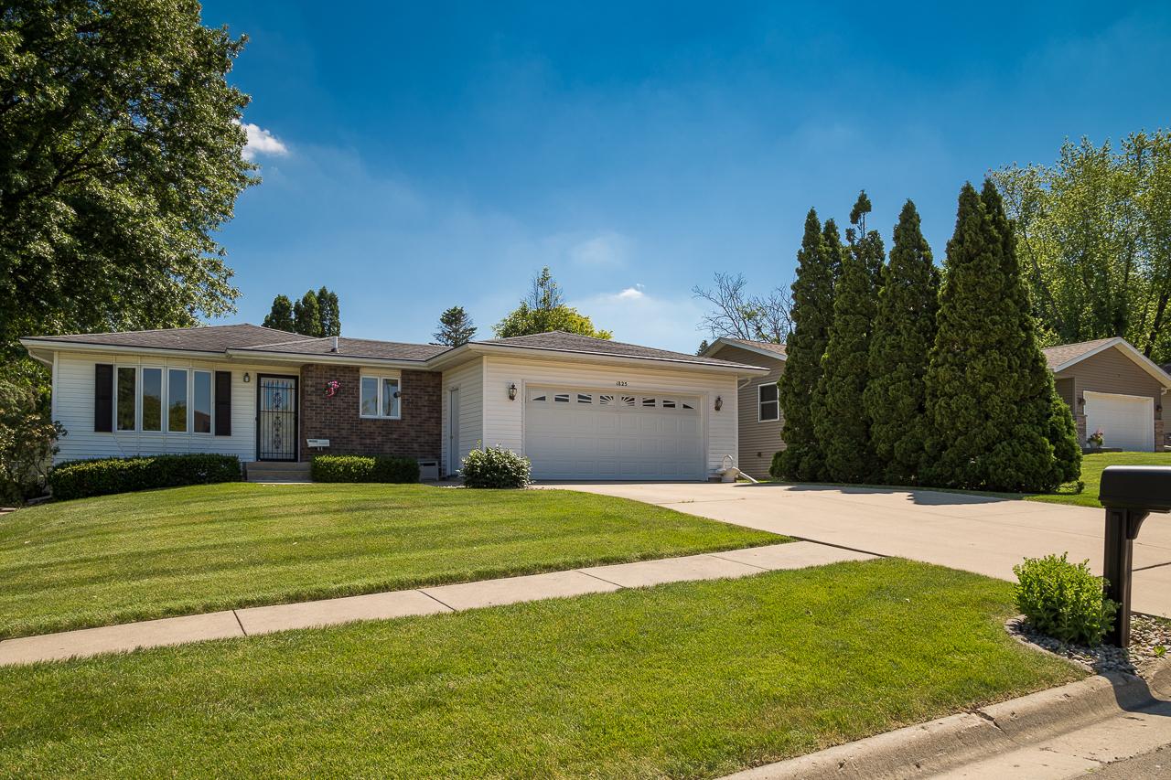 1825 W Winchester Dr., Freeport, IL 61032