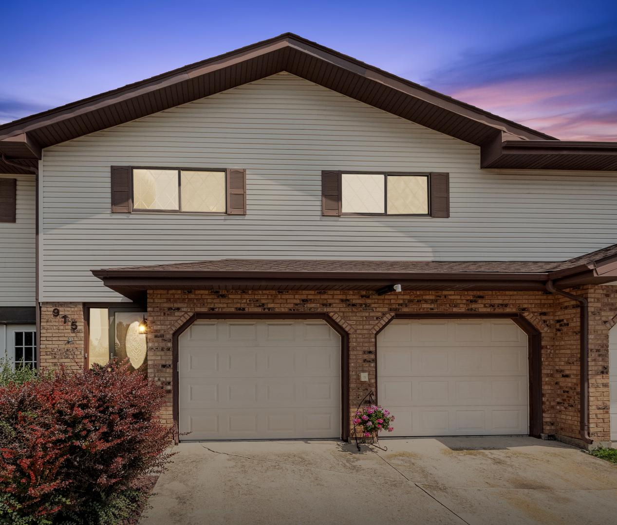 915 Meadow Ridge Ln., New Lenox, IL 60451