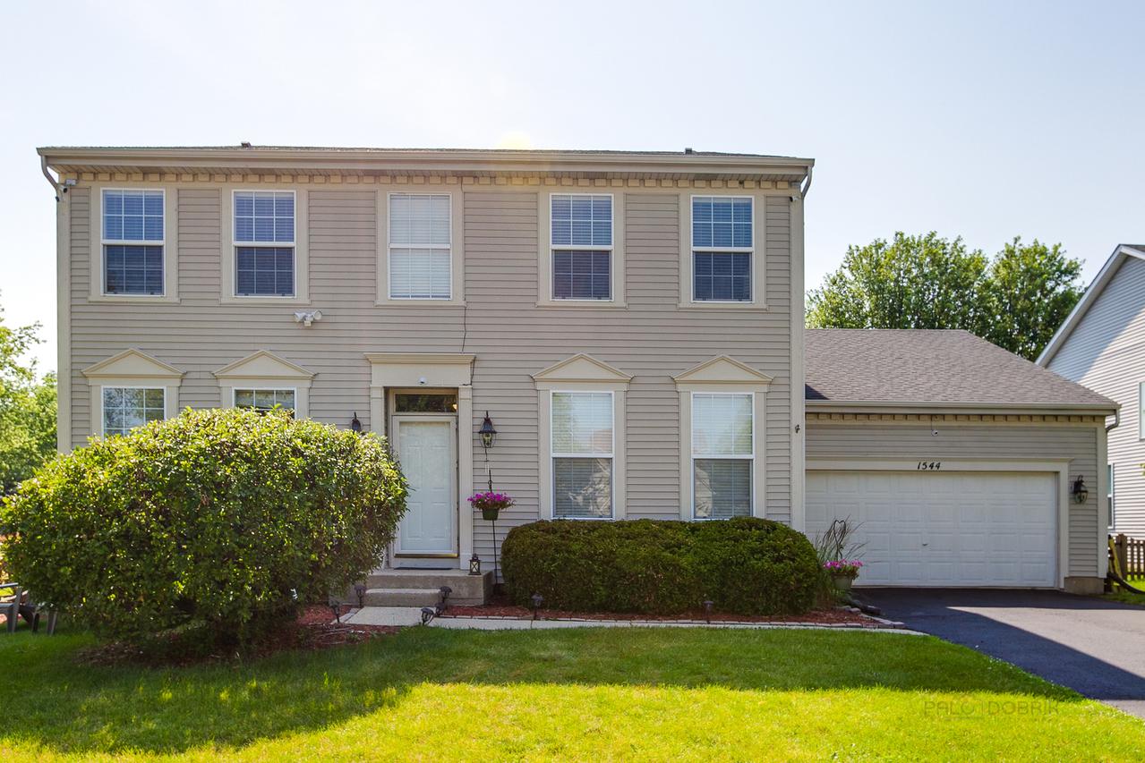 1544 Greystone Dr., Gurnee, IL 60031