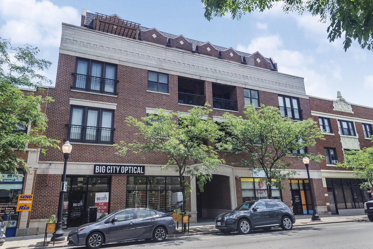 5647 N Clark St. #402, Chicago, IL 60660