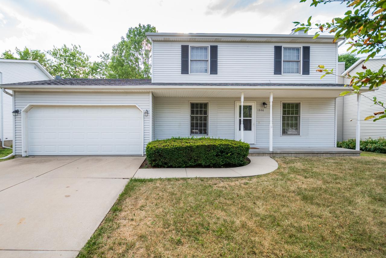 1306 Eastport Dr., Bloomington, IL 61704
