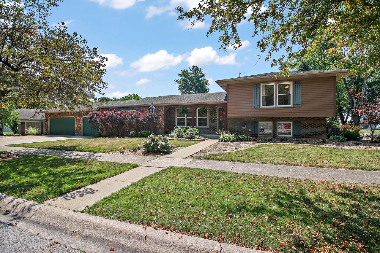 206 Meadows Road South, Bourbonnais, IL 60914