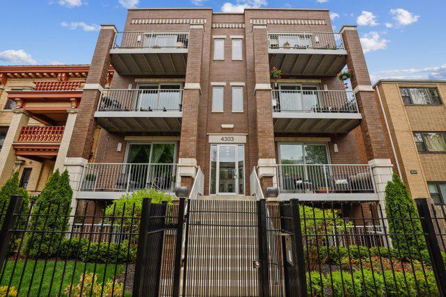 4303 N Kenmore Ave. #2S, Chicago, IL 60613