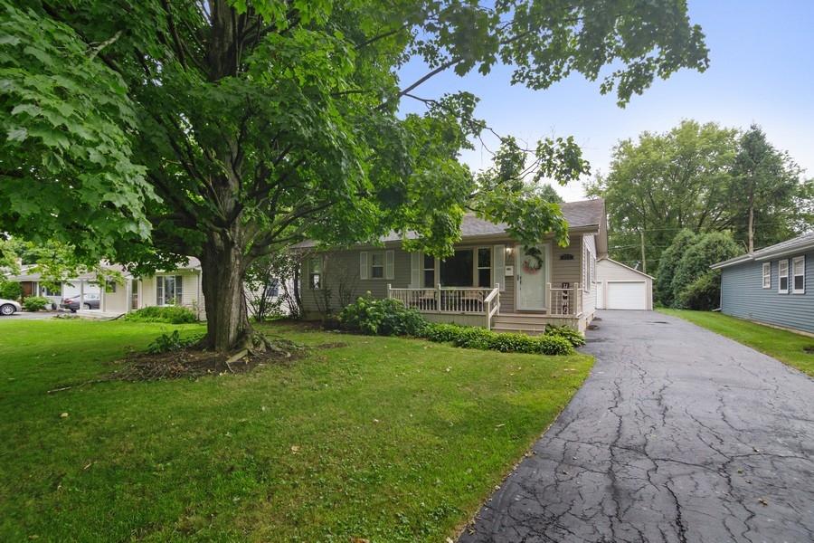 279 Bonnie Brae Ave., Grayslake, IL 60030
