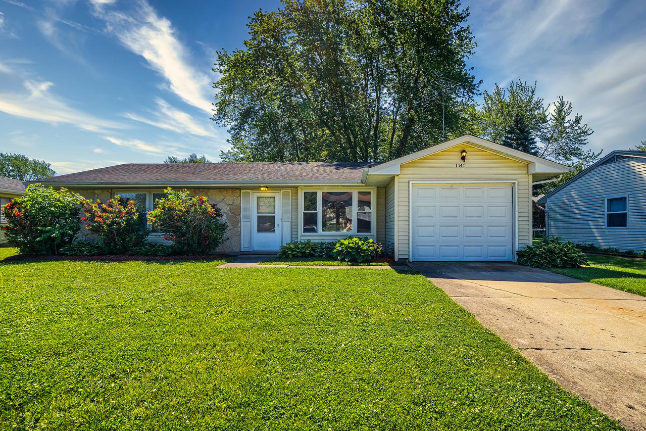 1147 Case Ln., Elgin, IL 60120