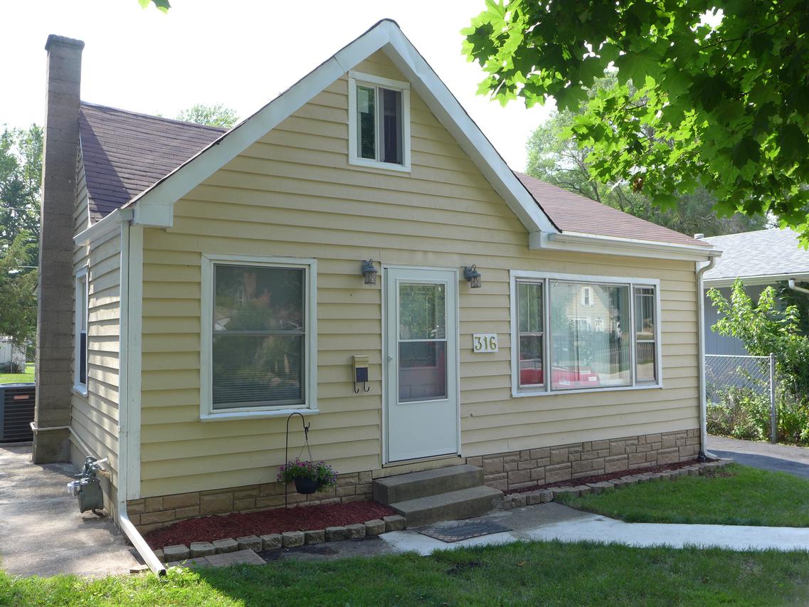316 Bellevue Dr., Round Lake Park, IL 60073
