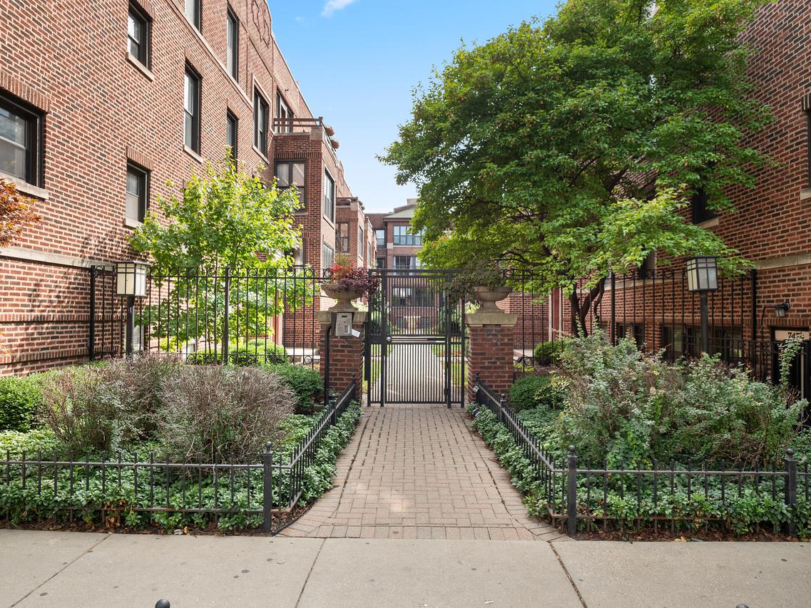741 W Cornelia Ave. #N1, Chicago, IL 60657