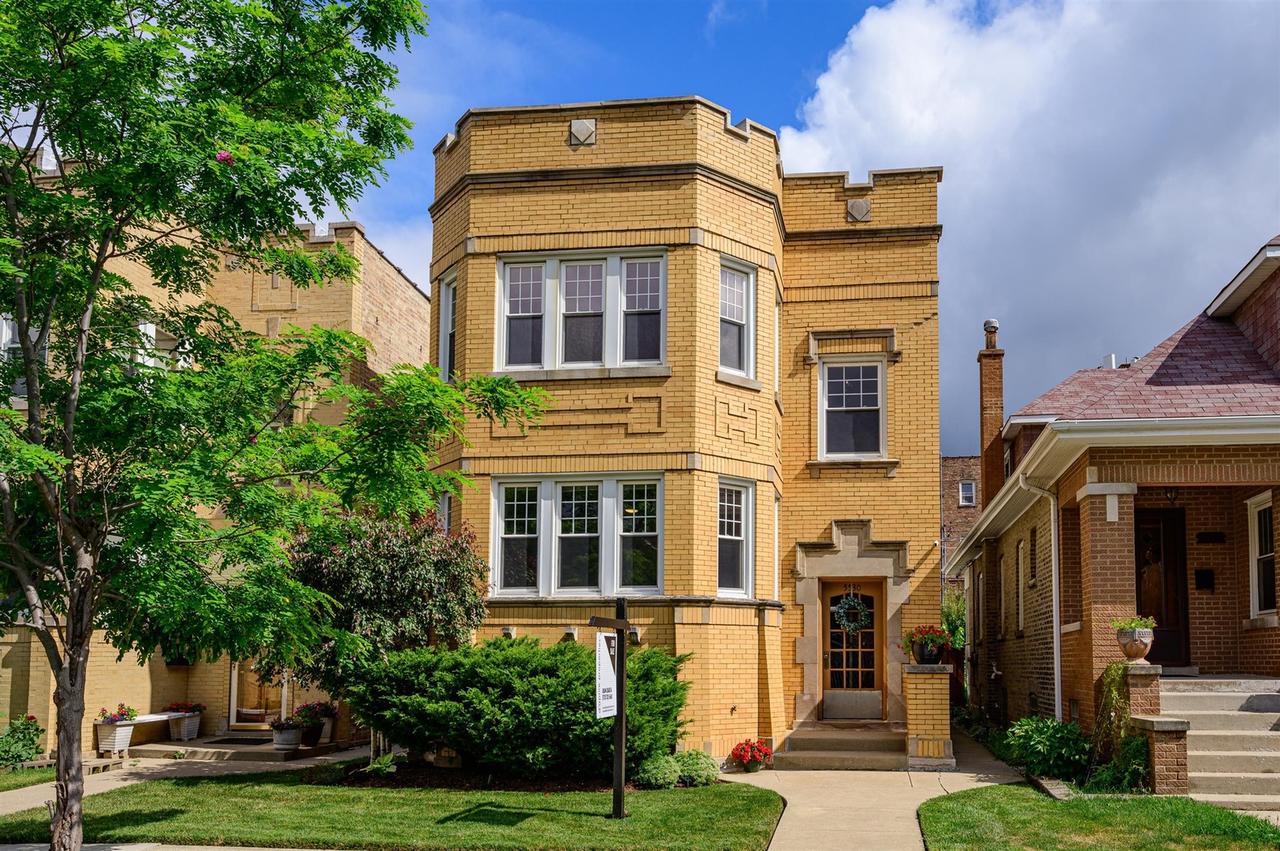 5530 W Dakin St., Chicago, IL 60641