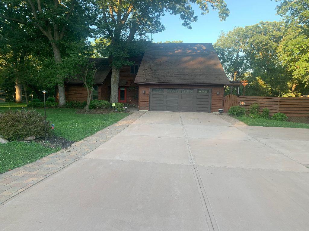 2571 Royal Oaks Dr., Freeport, IL 61032