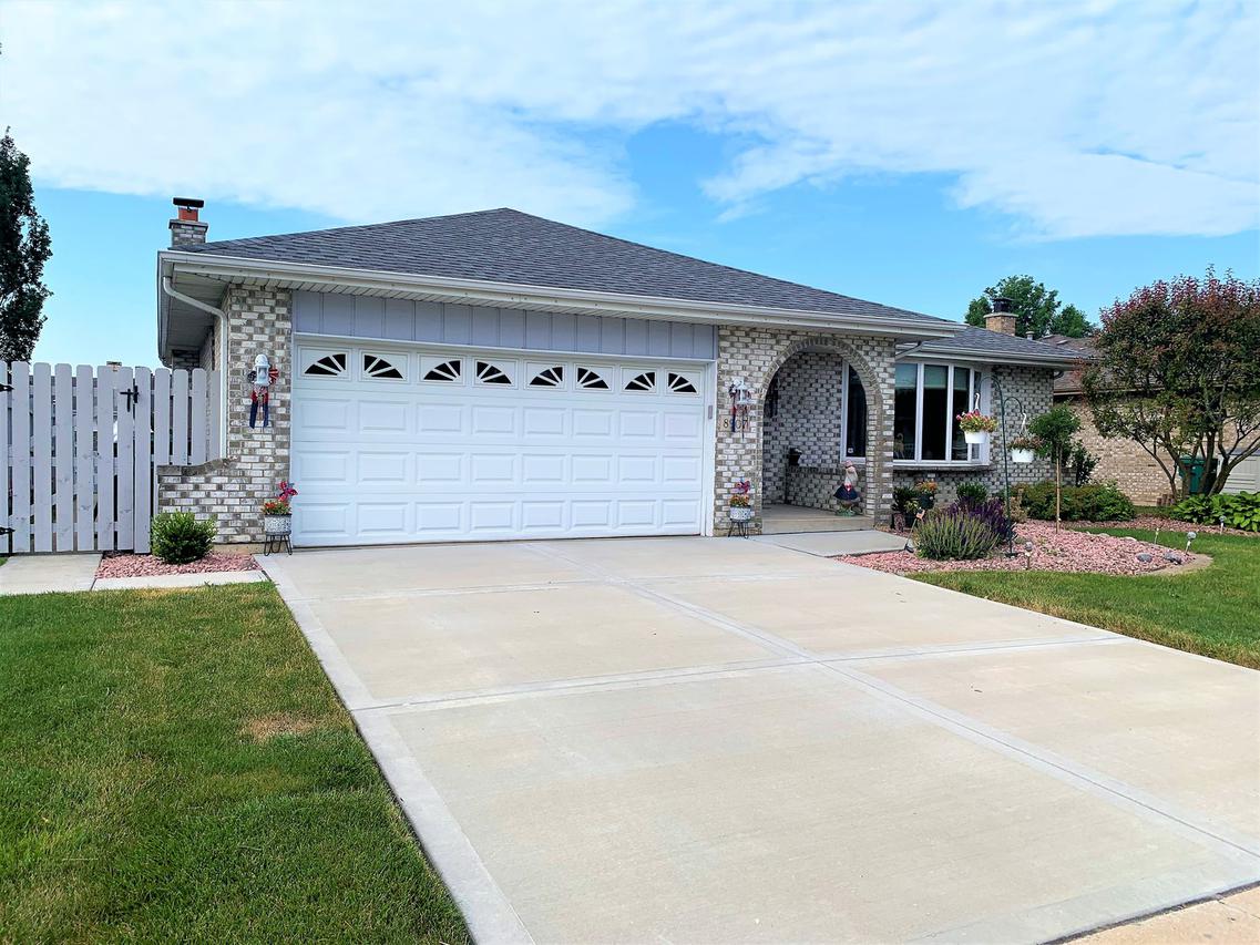 8907 Ridge Ln., Orland Hills, IL 60487