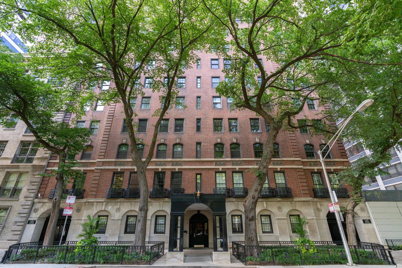 210 E Pearson St. #7A, Chicago, IL 60611
