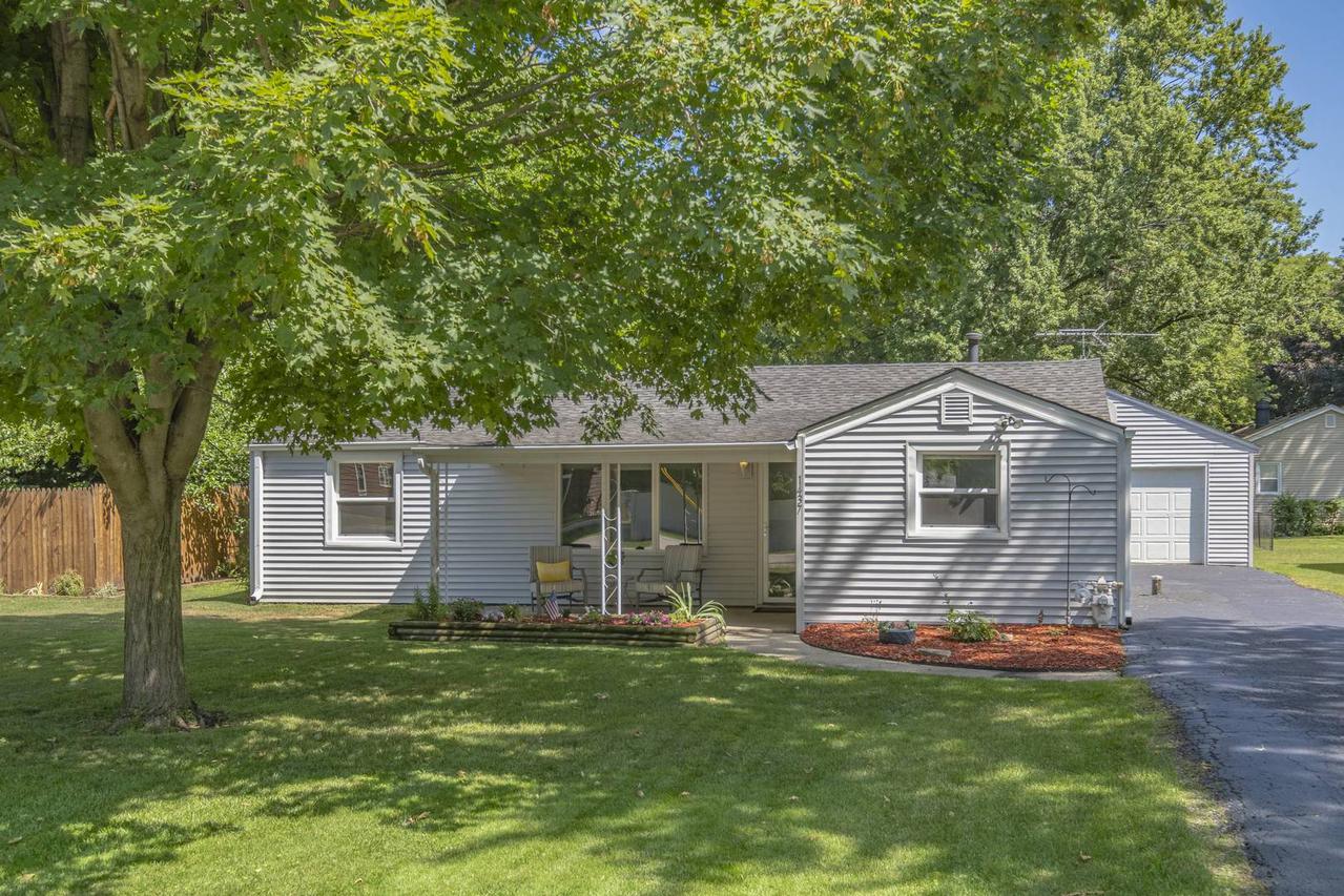 1437 Hoyt Ave., Aurora, IL 60506