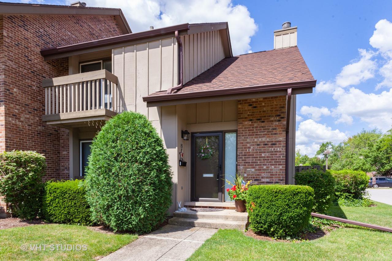 15 Kane Ct., Willowbrook, IL 60527