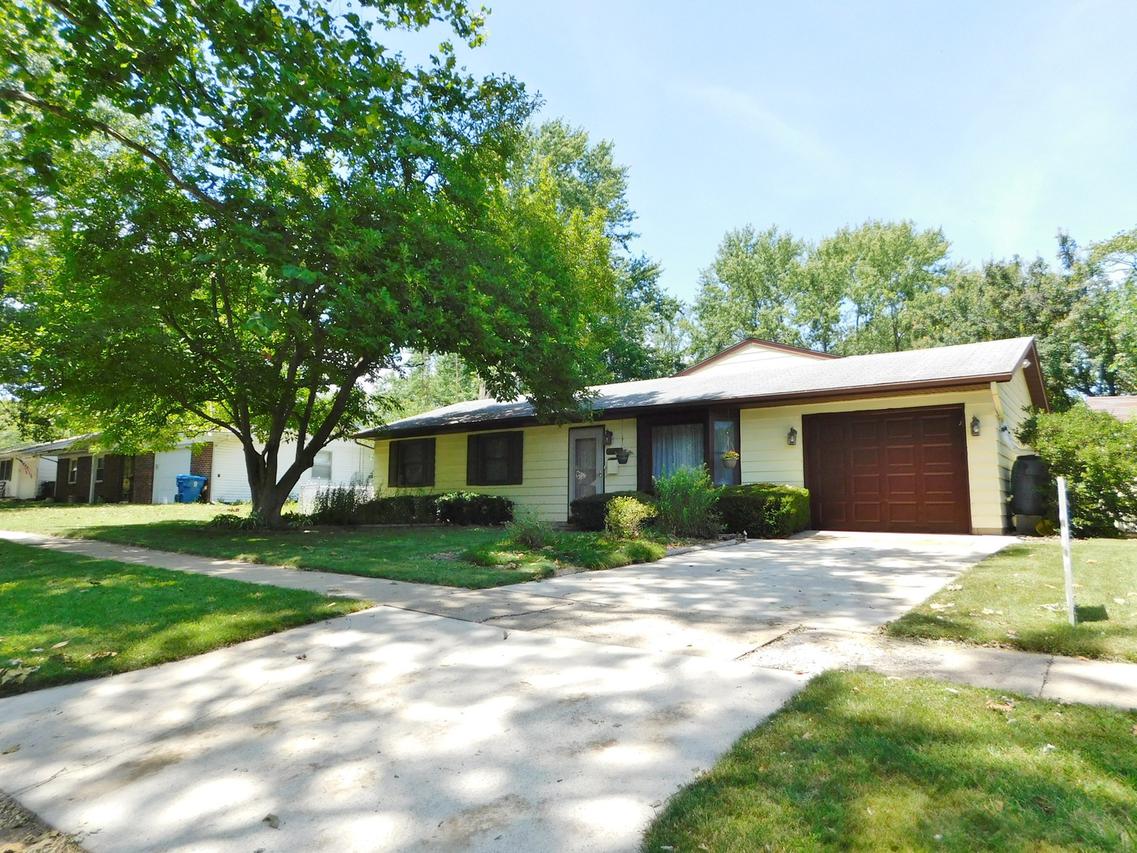 2204 Lantern Hill Dr., Urbana, IL 61802