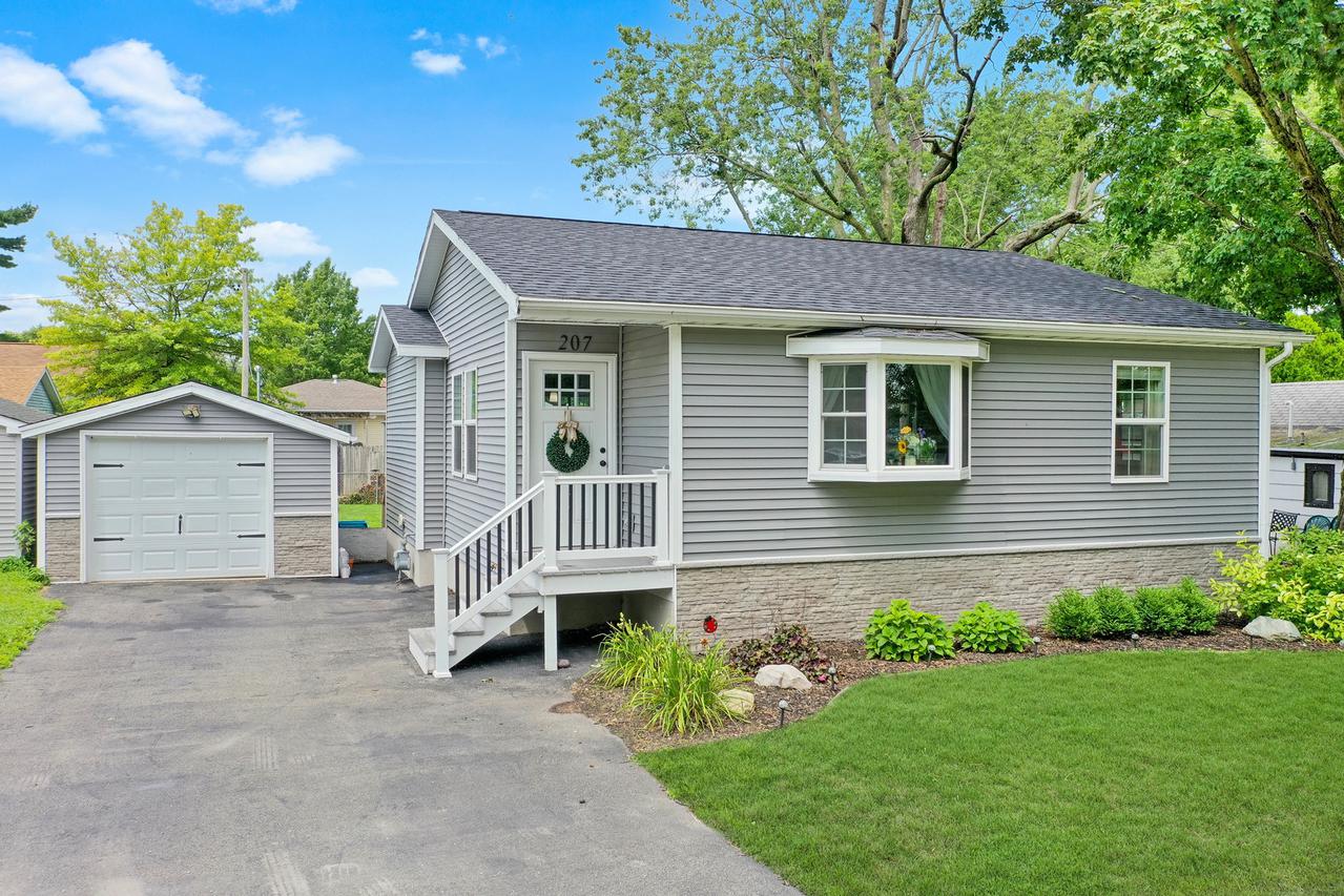 207 Green St., St. Joseph, IL 61873