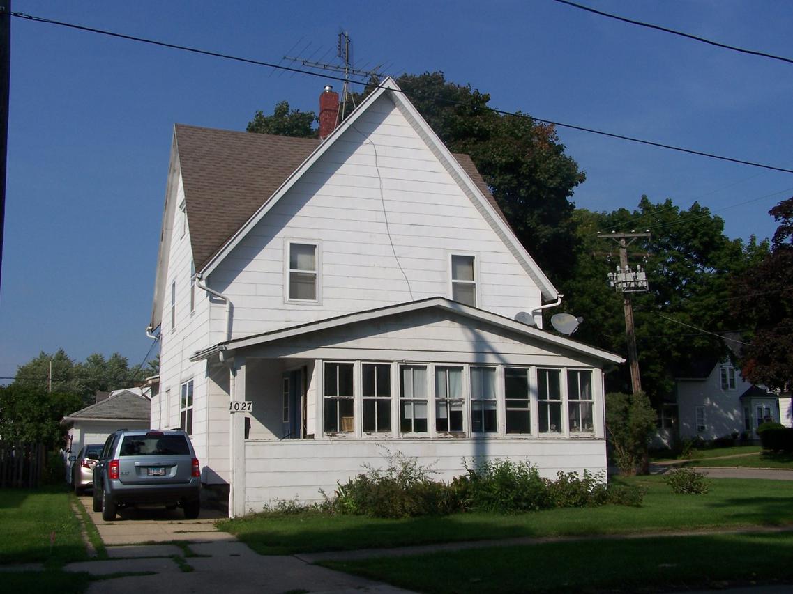 1027 Grove St., Dekalb, IL 60115