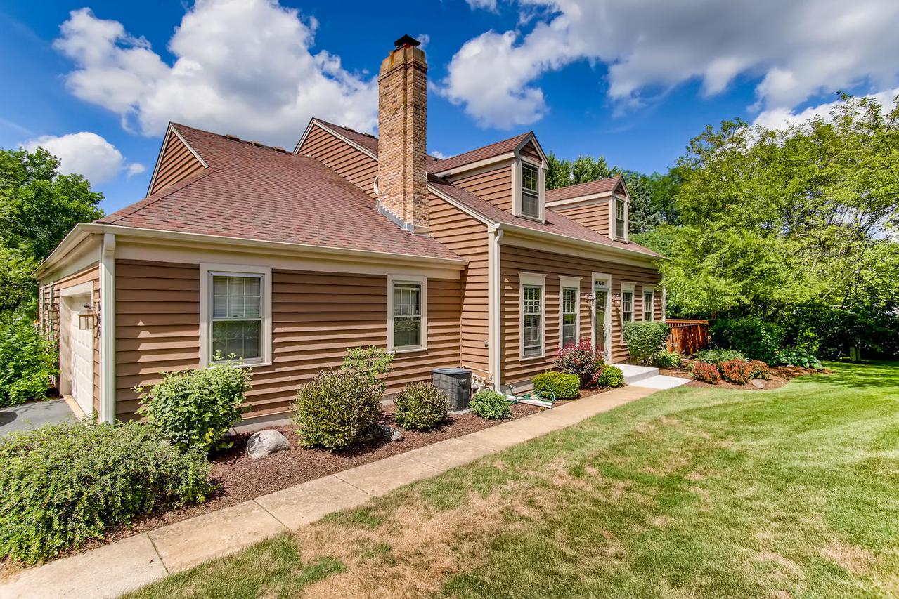1665 Stonebridge Tr., Wheaton, IL 60189