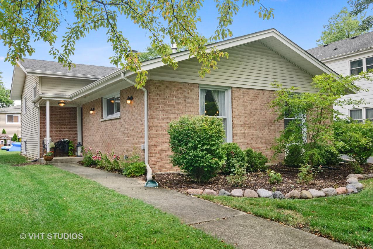 678 Marston Ave., Glen Ellyn, IL 60137