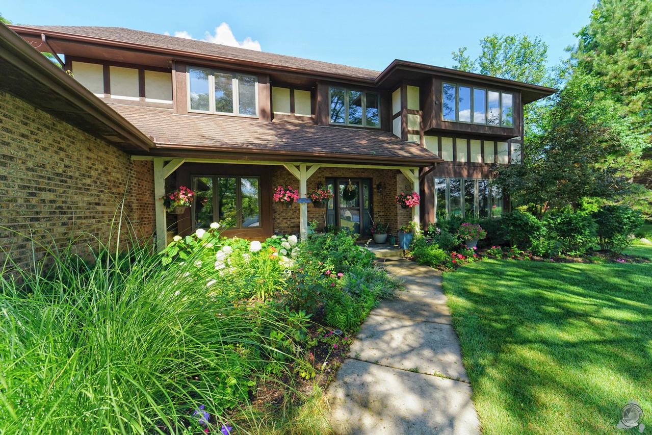 7 Blackhawk Rd., Hawthorn Woods, IL 60047
