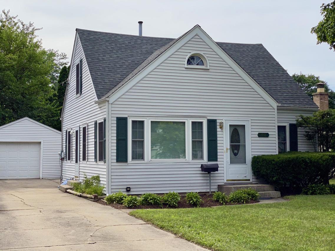 1936 N Poplar St., Waukegan, IL 60087