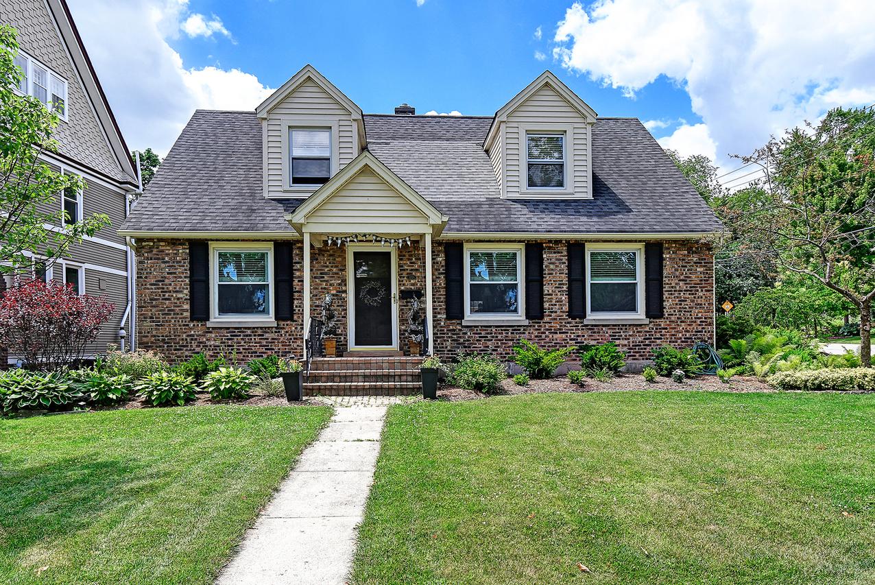 5224 Fairmount Ave., Downers Grove, IL 60515