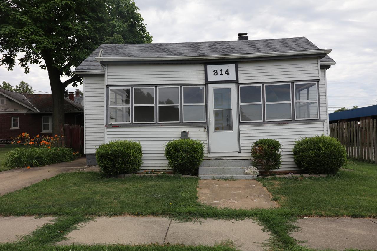 314 W Adams St., Clinton, IL 61727
