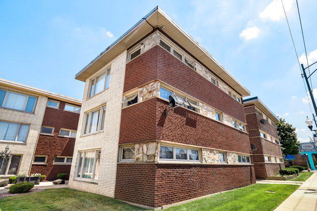 6811 S Pulaski Rd. #2E, Chicago, IL 60629
