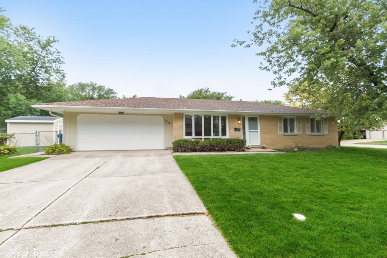 306 Desmond Dr., Schaumburg, IL 60193