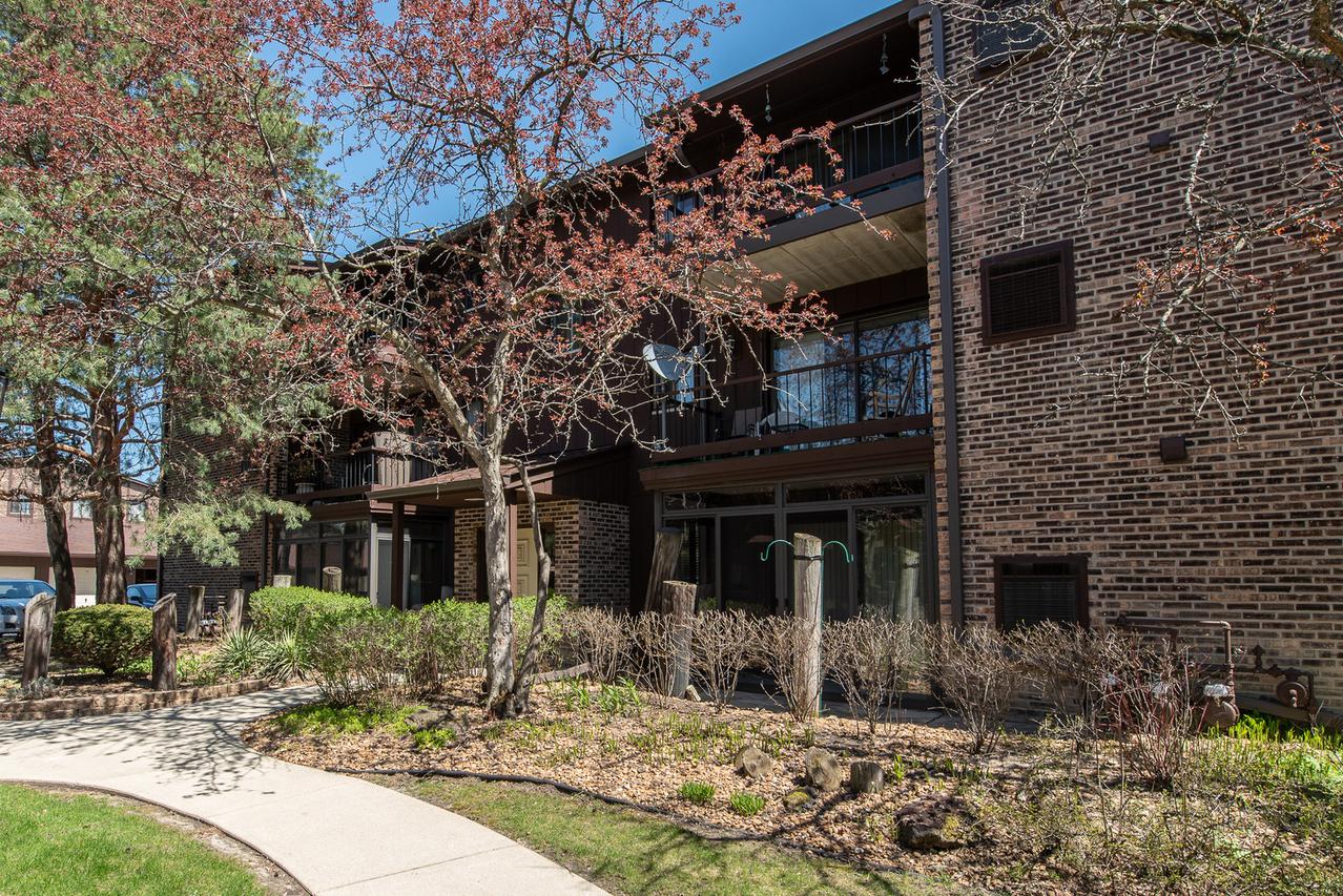 64 Pier Dr. #301, Westmont, IL 60559