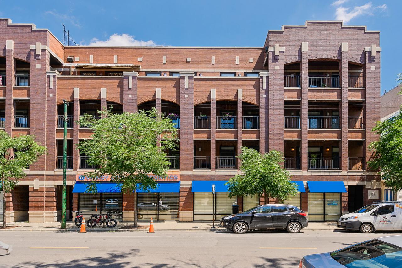 2921 N Lincoln Ave. #202, Chicago, IL 60657