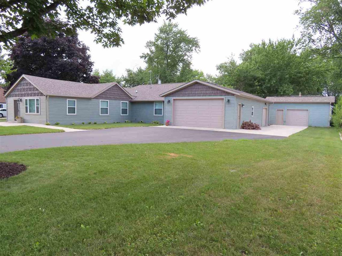 632 Wood Ave., Machesney Park, IL 61115