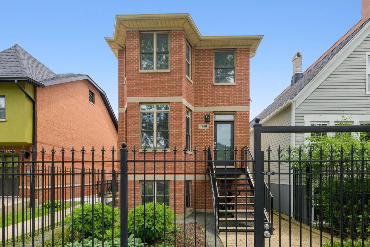 1749 N Washtenaw Ave., Chicago, IL 60647