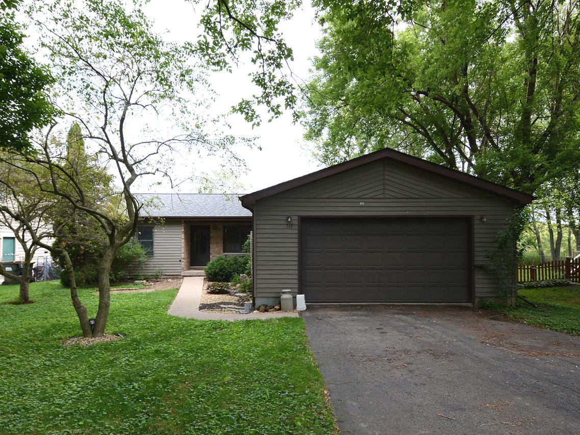 213 Plum St., Lake In The Hills, IL 60156