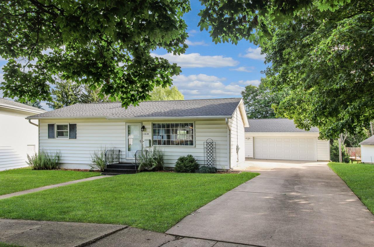 1210 W Staver St., Freeport, IL 61032