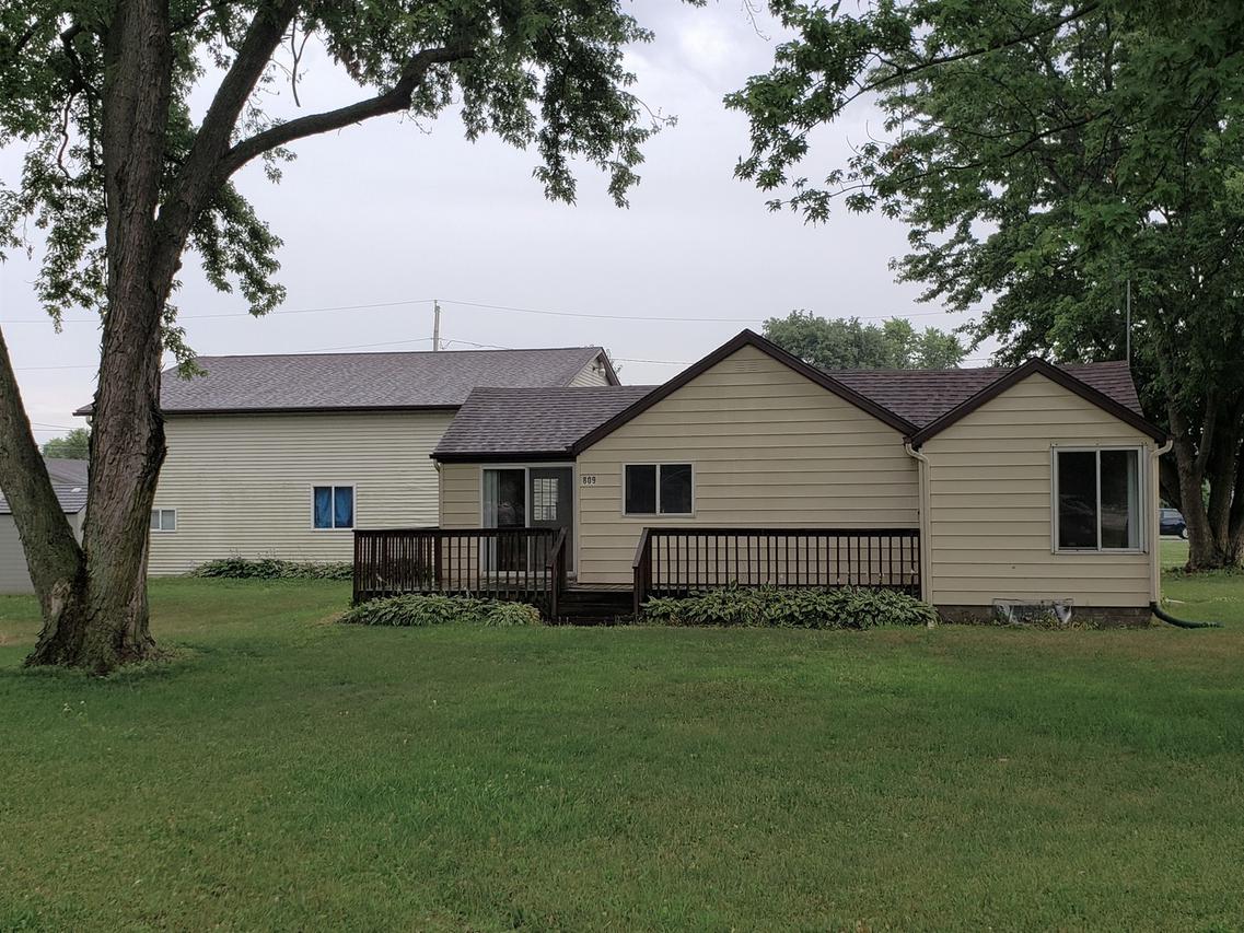 809 Middle St., Thomson, IL 61285
