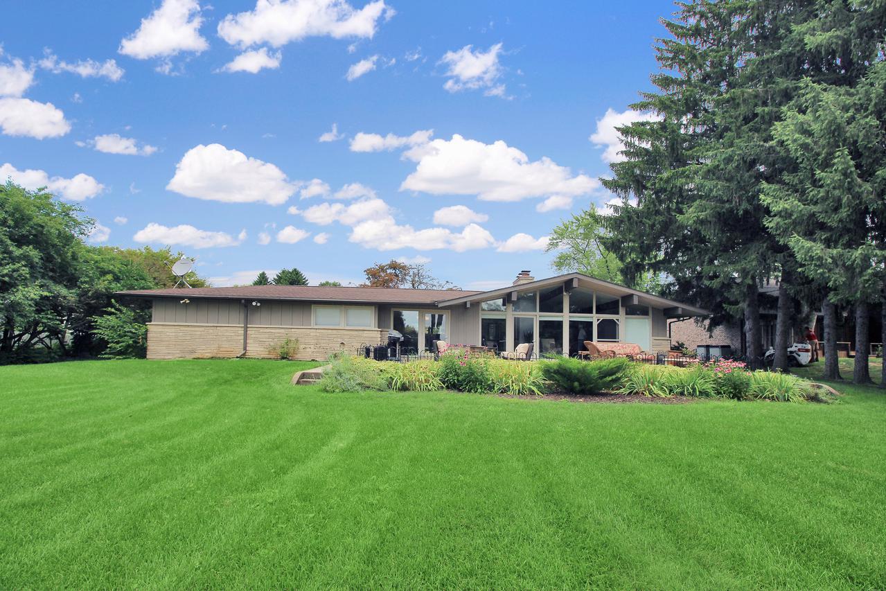 1727 W Pearl City Rd., Freeport, IL 61032