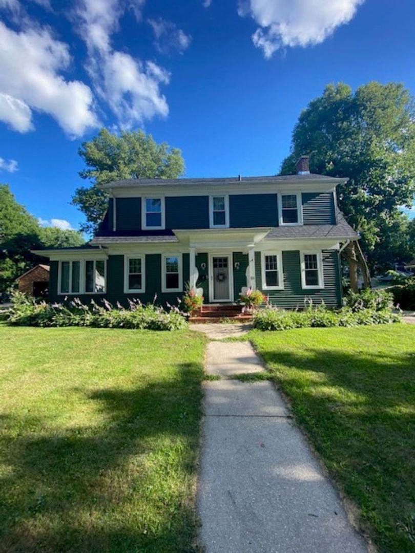25 E Pershing St., Freeport, IL 61032